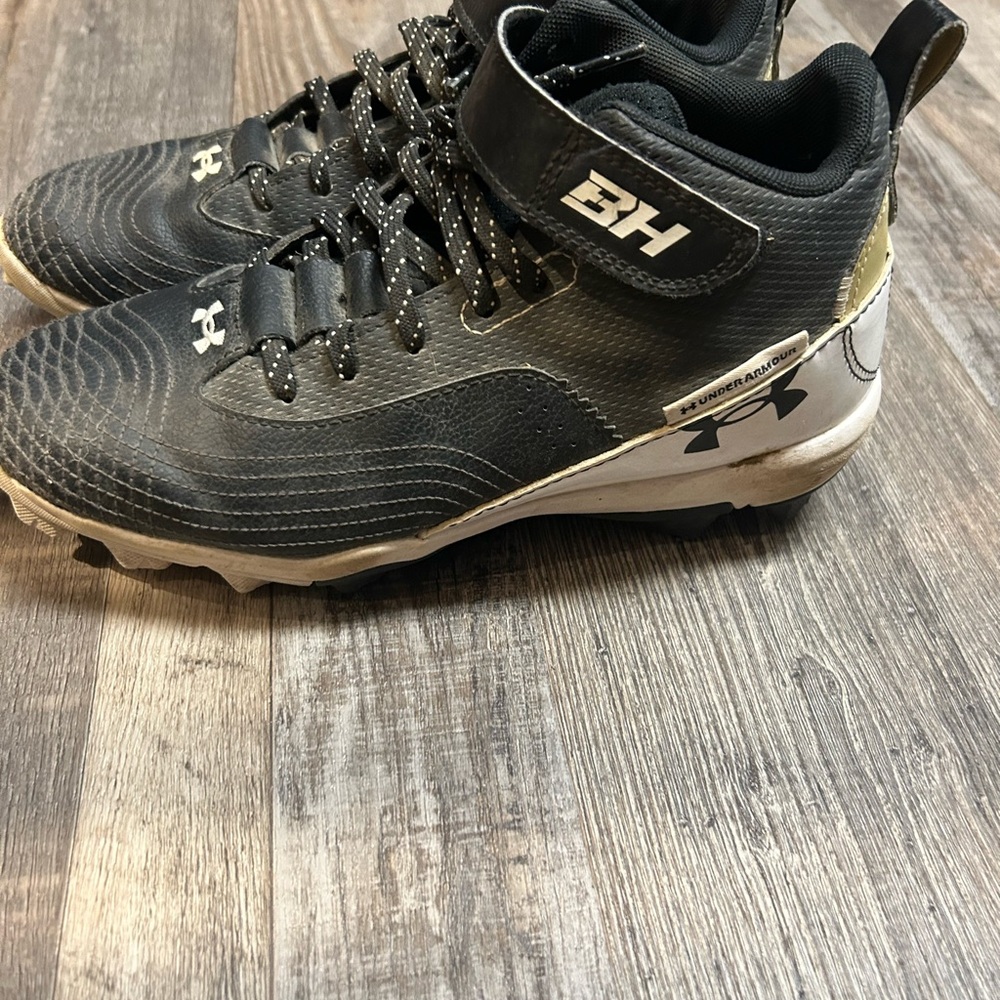 Boys under armour football cleats